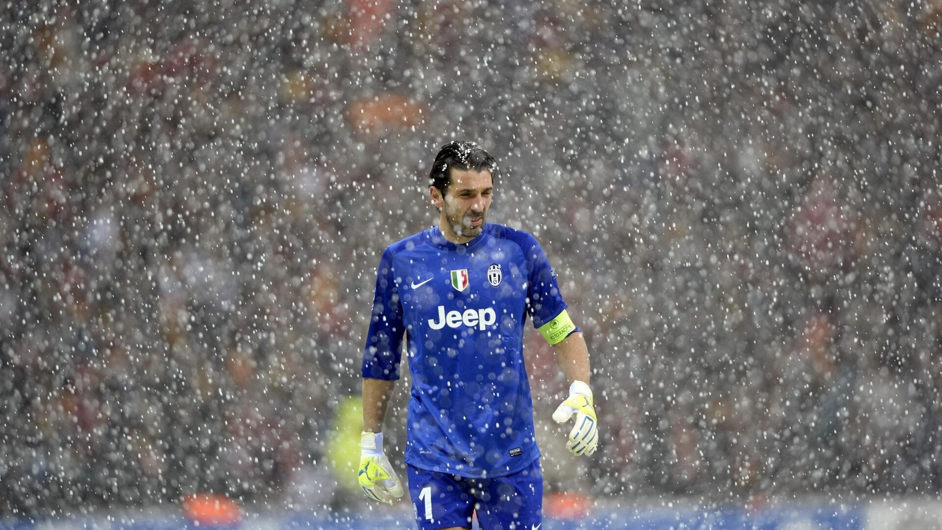 格斗比赛:UFC冠军激战正酣,赛场火爆不断,ufc拳赛视频