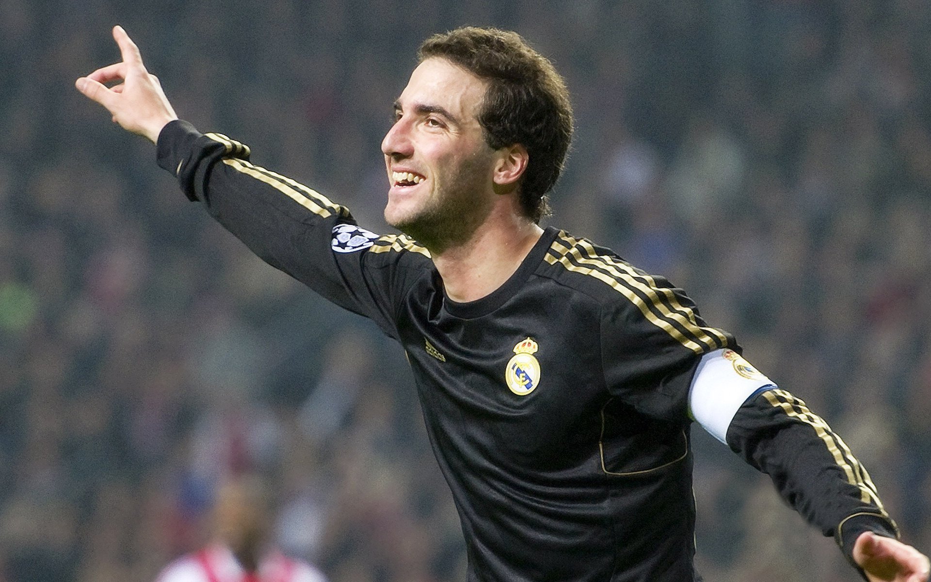 经纪人视角：转会谈判内幕——如何平衡球员与俱乐部利益